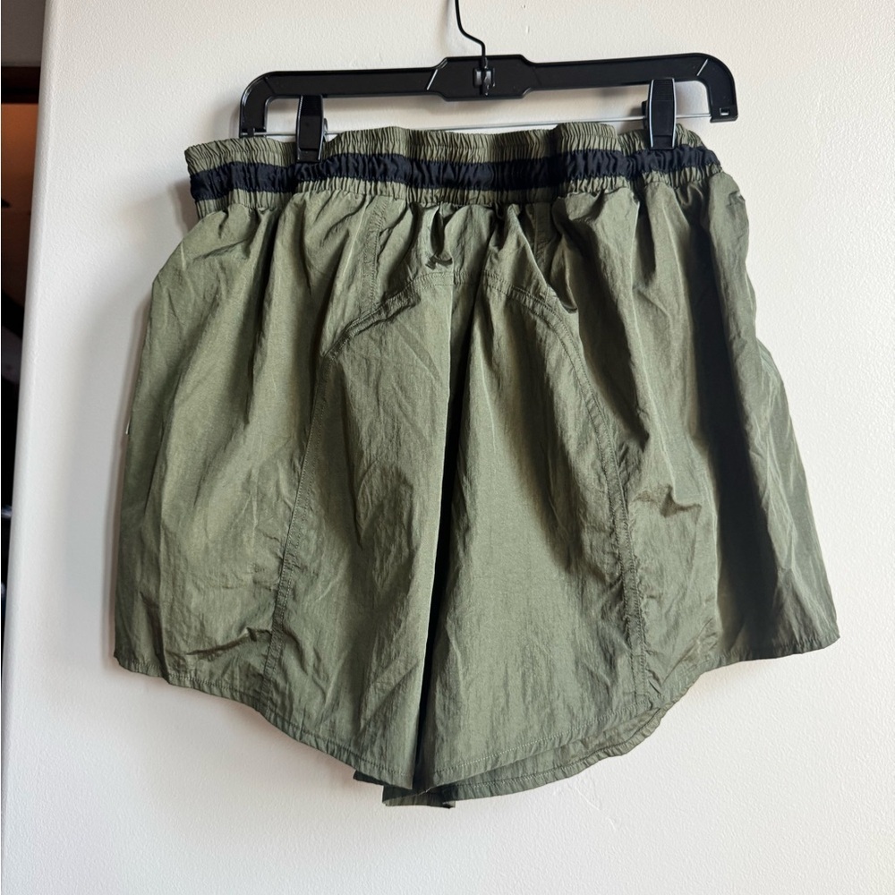 Zella Runyon High Waist Performance Shorts Olive Green Athleisure L Clean Girl - Picture 5 of 5